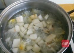 银耳雪梨美颜汤的做法图解3