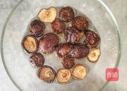 干菇炒腊肉的做法图解1