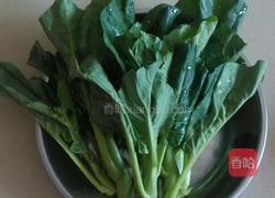 芥兰木耳炒饺的做法图解1