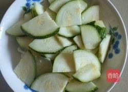 翠瓜炒木耳的做法图解2