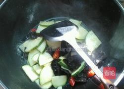 翠瓜炒木耳的做法图解7