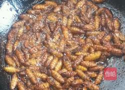 干煸蚕蛹的做法图解2