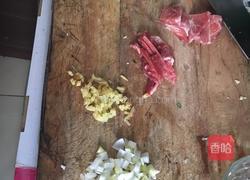 蘑菇炖肉的做法图解2