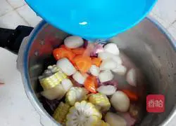 Illustration of how to make pork ribs and corn soup 4