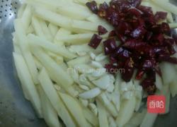 酸辣土豆条的做法图解2