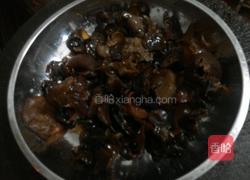 云耳粉丝蒸鸡的做法图解1