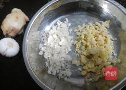 云耳粉丝蒸鸡的做法图解2