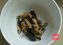 黄花菜炝蘑菇肉丝的做法图解6