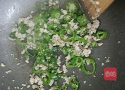双椒肉糜炒鸡蛋的做法图解2