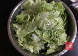 白菜炖酥肉的做法图解2