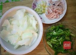 青椒洋葱五花肉的做法图解1