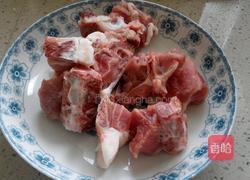 胡萝卜烧排骨的做法图解2
