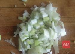 黑木耳炒山药的做法图解3