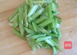 西芹炒腐竹的做法图解1