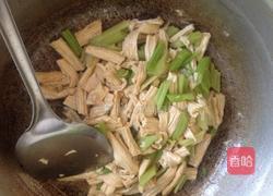 西芹炒腐竹的做法图解4