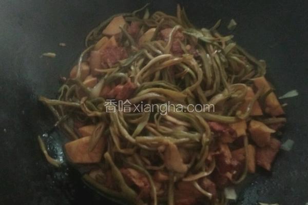 东北干豆角冬笋闷五花肉