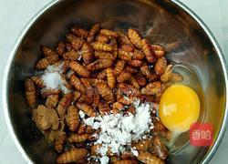 香煎蚕蛹的做法图解2