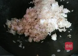 Illustration of making sauce-flavored beef fried rice 4