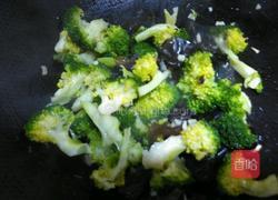 西兰花炒木耳的做法图解6