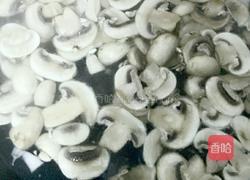 平菇丸子汤的做法图解4