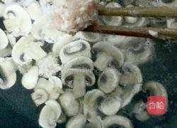 平菇丸子汤的做法图解5