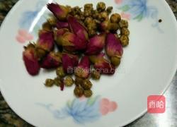 双花茶的做法图解1