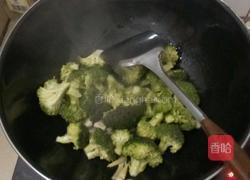  西兰花炒肉片的做法图解6