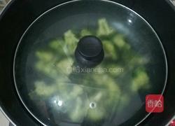  西兰花炒肉片的做法图解8