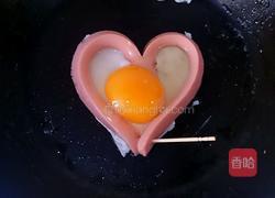 元气爱心煎蛋的做法图解3