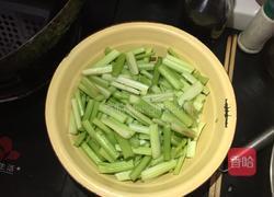 鸡丝芹菜的做法图解1