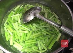 鸡丝芹菜的做法图解2