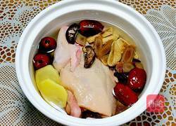 高麗參鹿尾巴燉乳鴿的做法图解3