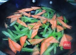 凉拌芹菜的做法图解2