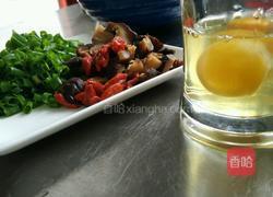 香菇炒鸡蛋的做法图解1