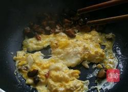 香菇炒鸡蛋的做法图解3