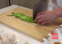 尖椒荷包蛋的做法图解1