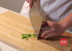 茭白炒肉的做法图解2