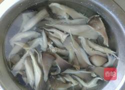 酥炸椒盐蘑菇的做法图解1