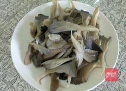 酥炸椒盐蘑菇的做法图解2