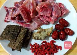 杜仲鹌鹑汤的做法图解1