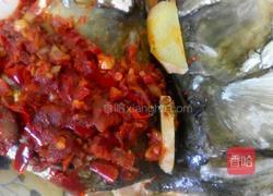 鲜香双色鱼头的做法图解6
