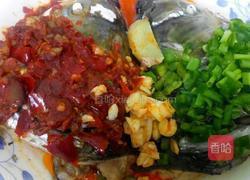 鲜香双色鱼头的做法图解7