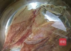 鱿鱼干煲五花肉的做法图解2