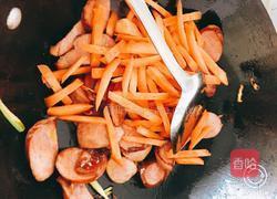 萝卜炒红肠的做法图解4