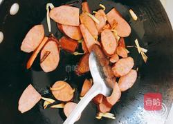 萝卜炒红肠的做法图解3