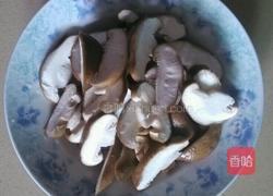 双菇干腐肉片的做法图解2