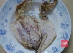 芹菜炒鱿鱼的做法图解1