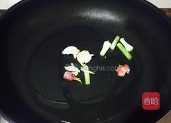 熏腊肠炒萝卜干的做法图解2