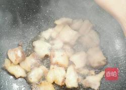香干芹菜红椒炒回锅肉的做法图解1