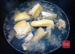 枸杞桂圆煲鸡汤的做法图解2